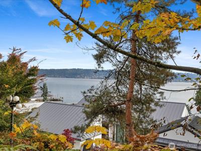 445 Lake Sammamish SE