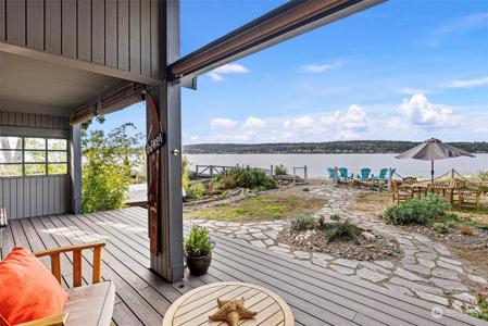 66 Pt. Fosdick Dr. NW