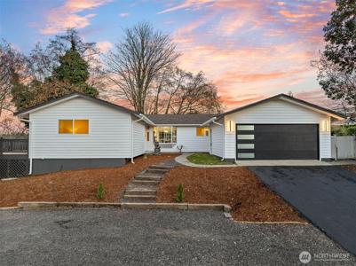 6101 Agnes NE
