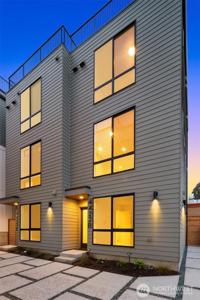 4418 1st NE