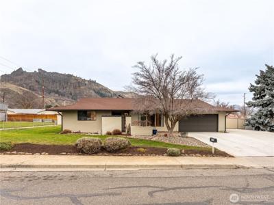 1320 Wedgewood