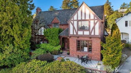 3419 Laurelhurst NE