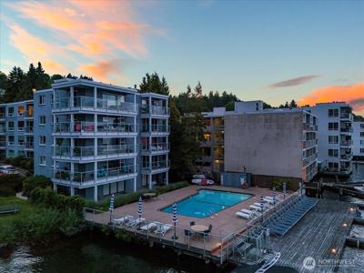 720 Lakeside S