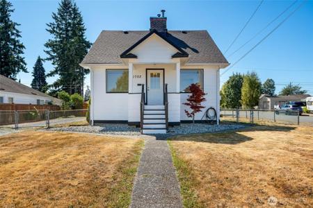 1702 Cedar