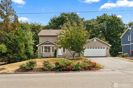 2453 Lincoln SE