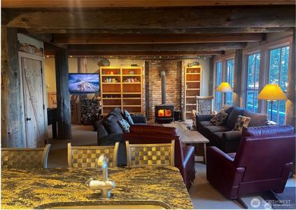 210 Gold Hill