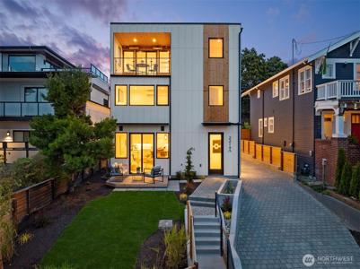 2214 Broadway E
