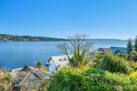 10742 Lakeside NE
