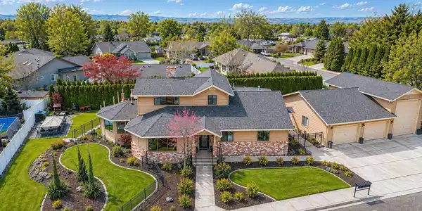 1343 Highland