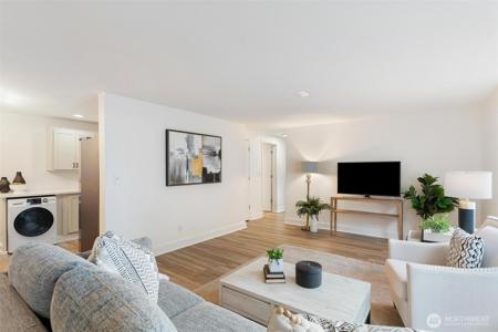 3209 Hoyt