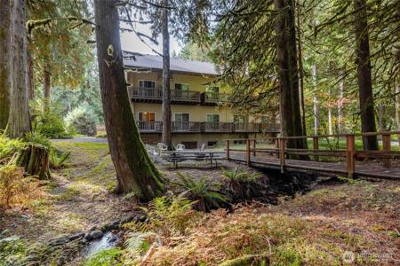 10433 Mt Baker