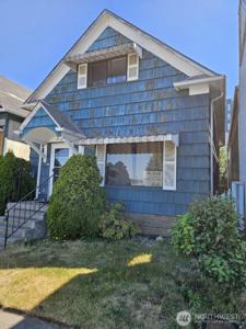 2811 Marine View