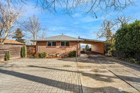 8324 Beacon S