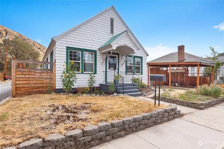 212 Douglas