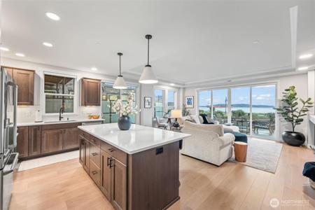 5105 Grand