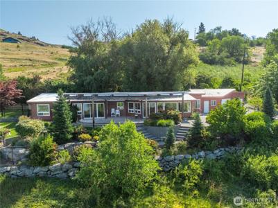 700 E. Wapato Lake Rd.
