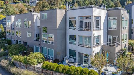 4004 Beach SW