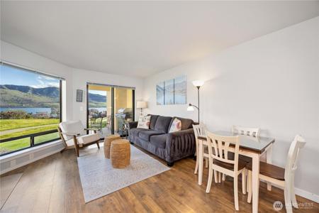 100 Lake Chelan Shores