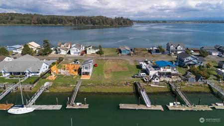 4273 Saltspring