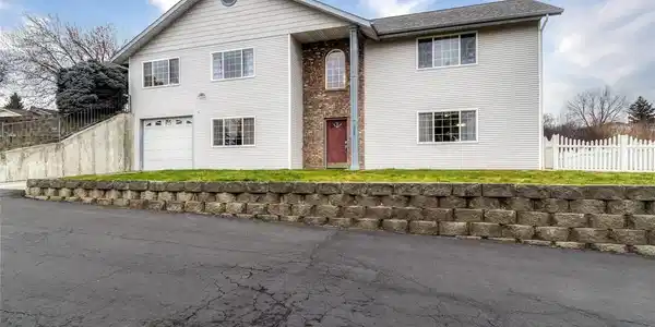 1525 Valley View