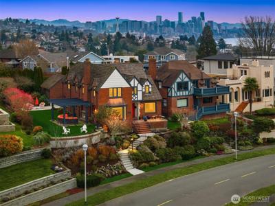 2256 Viewmont W