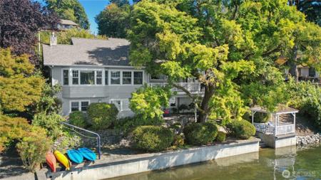 1405 East Bay NE