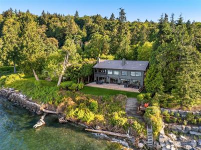 11078 Country Club NE