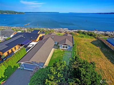 808 Livingston Bay Shore