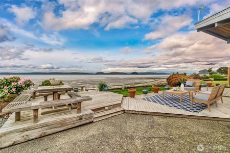 739 Bay Front