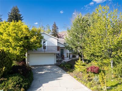 1425 Easthills