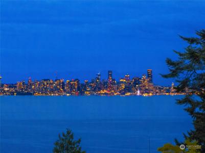 10807 Bill Point View NE