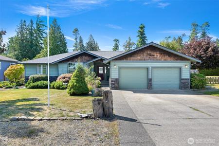 8165 Comox Rd