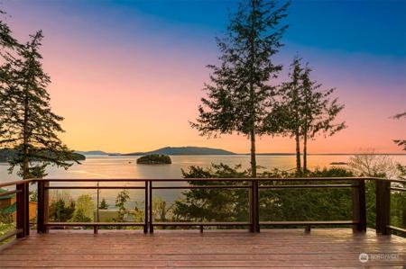 1048 Chuckanut