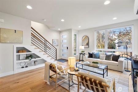 2212 Franklin E