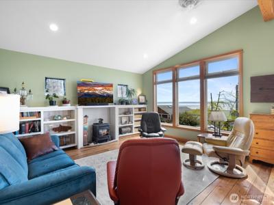 8281 Bayshore
