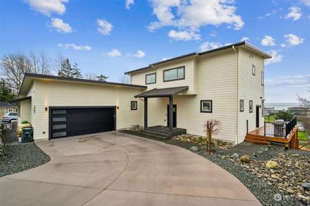 3687 Red River