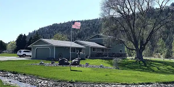 17643 Highway 21 N