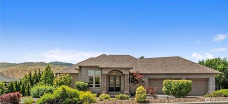 1075 Ridge Crest