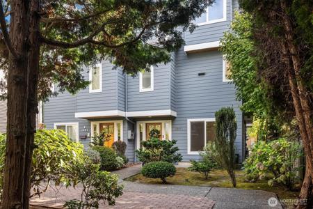 1624 42nd E
