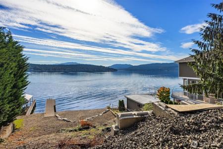 672 Lake Sammamish NE