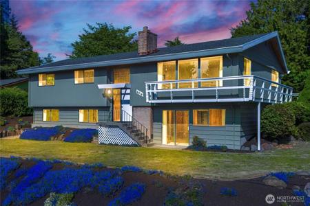 4414 Merlie NE