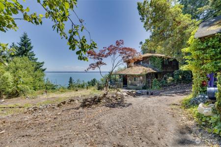823 Camano