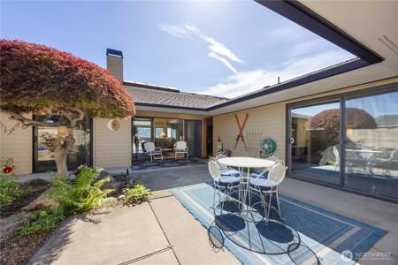 515 Halmalka Highlands