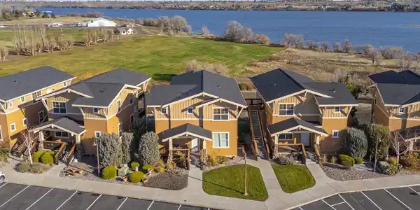 4395 Westshore NE