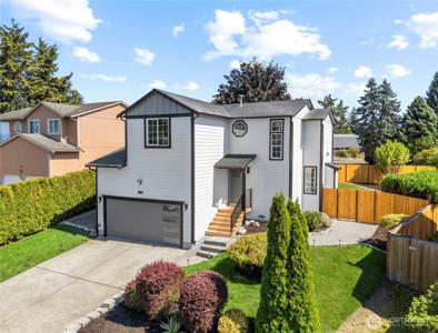 8622 12th NE