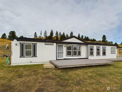 464 Curlew Lake