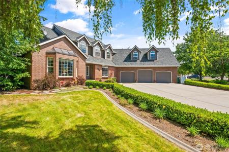 2285 Grand