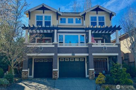 1607 Lyons NE