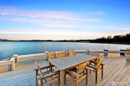 4875 Pear Point