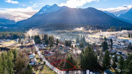 609 Clear Creek